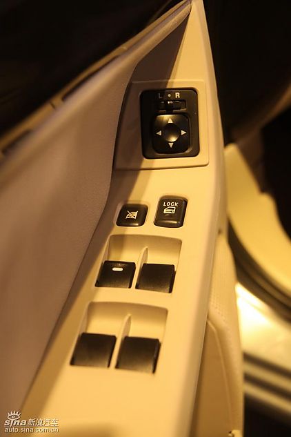 东南三菱翼神内饰实拍图