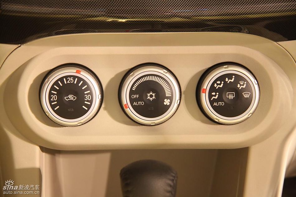 东南三菱翼神内饰实拍图