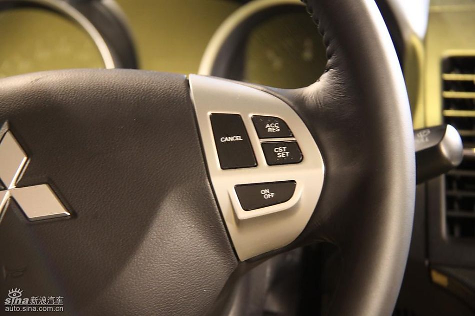 东南三菱翼神内饰实拍图