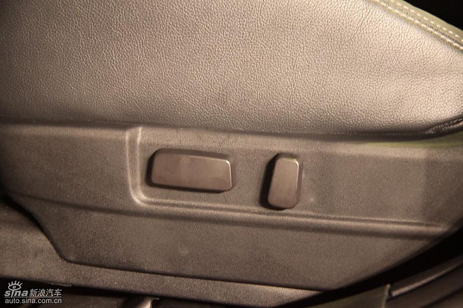 东南三菱翼神内饰实拍图