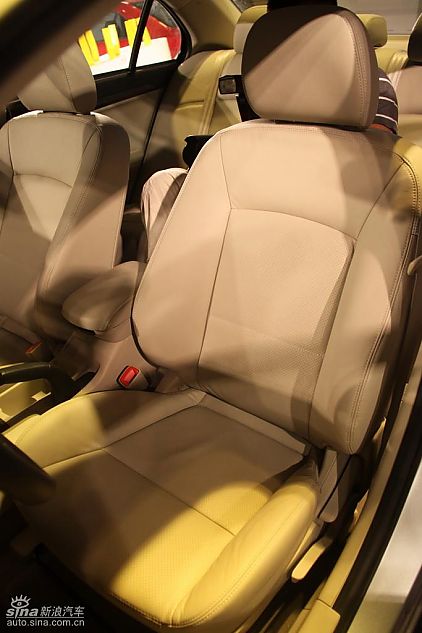 东南三菱翼神内饰实拍图