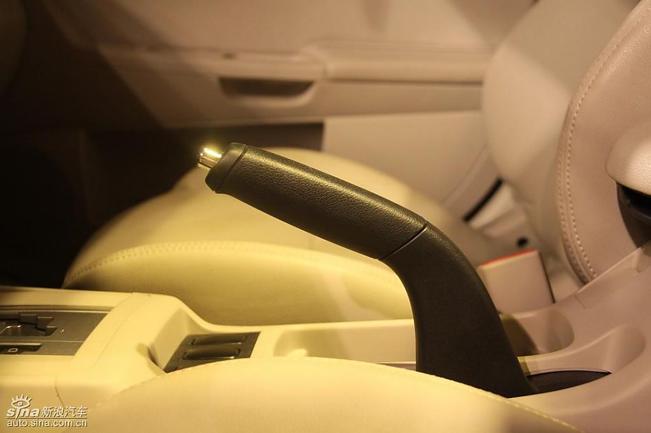 东南三菱翼神内饰实拍图