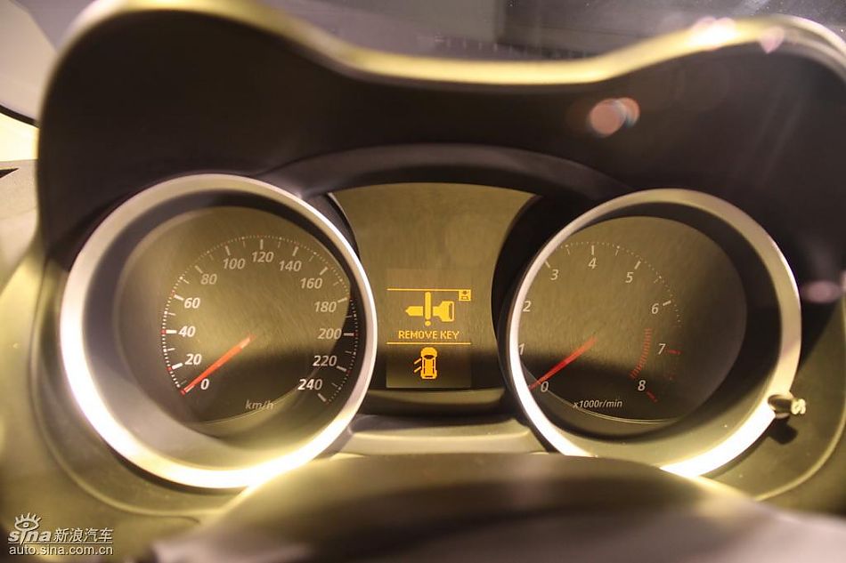 东南三菱翼神内饰实拍图