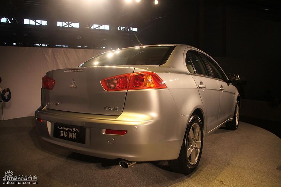 东南三菱翼神外观实拍图