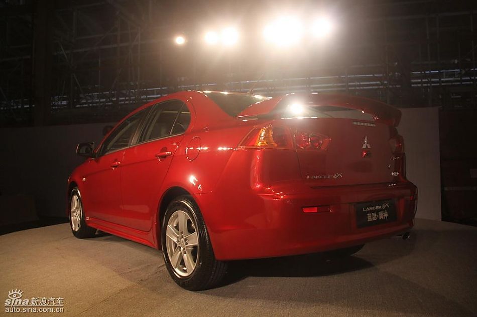 东南三菱翼神外观实拍图