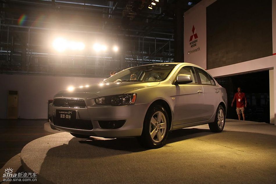 东南三菱翼神外观实拍图