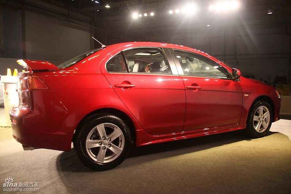 东南三菱翼神外观实拍图