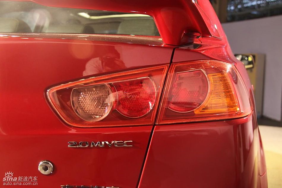 东南三菱翼神外观实拍图