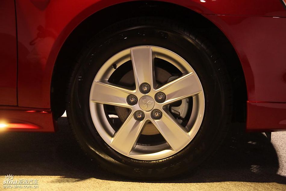 东南三菱翼神外观实拍图