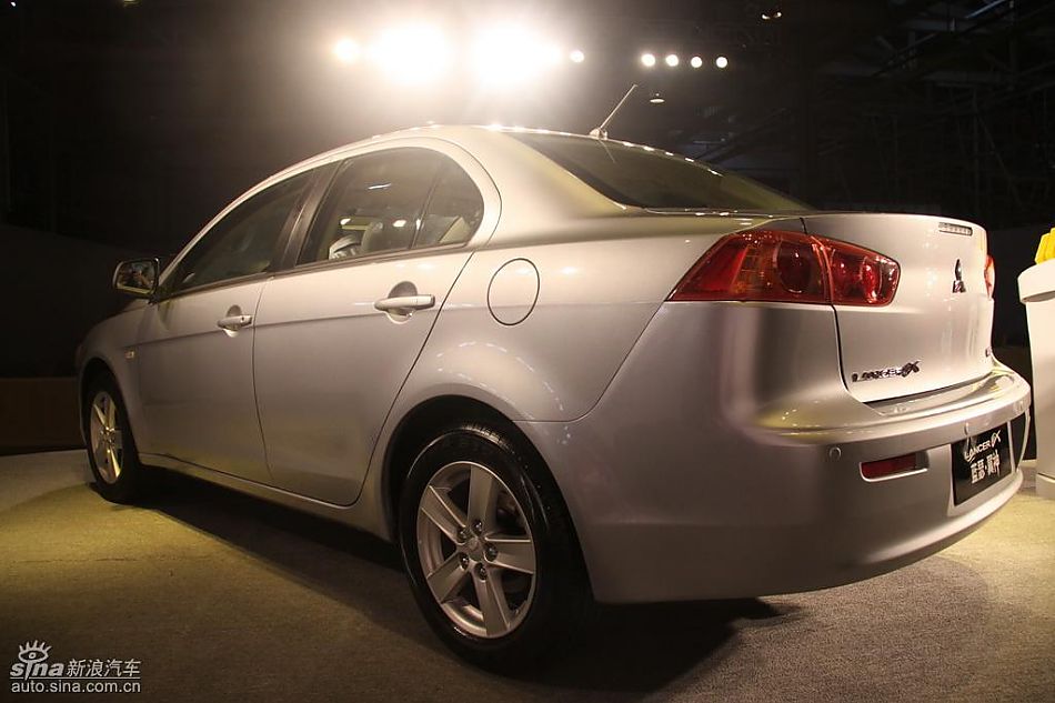 东南三菱翼神外观实拍图