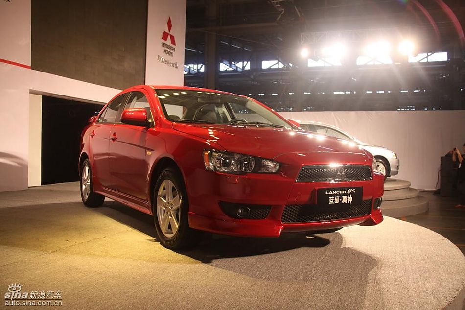 东南三菱翼神外观实拍图