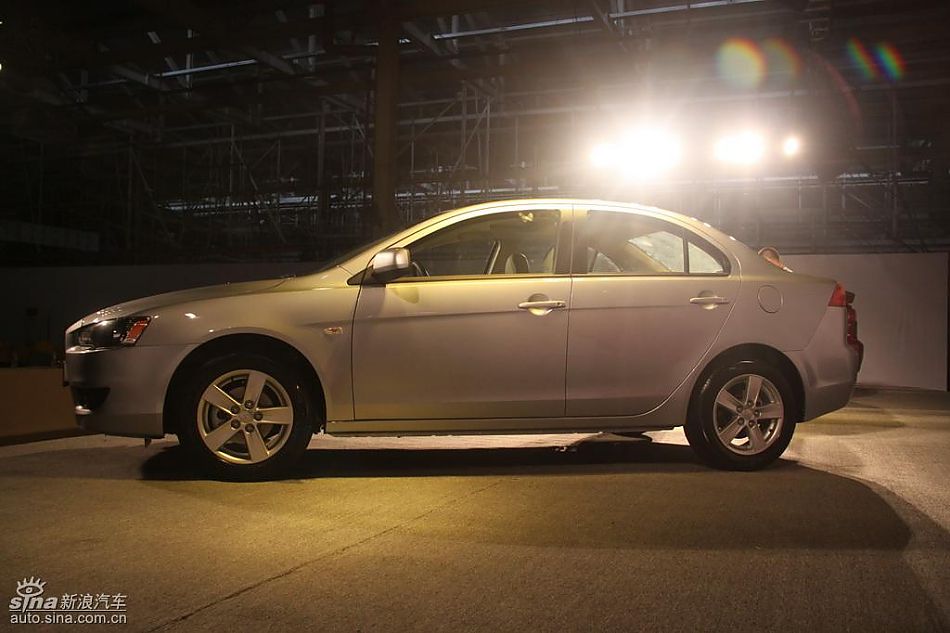 东南三菱翼神外观实拍图