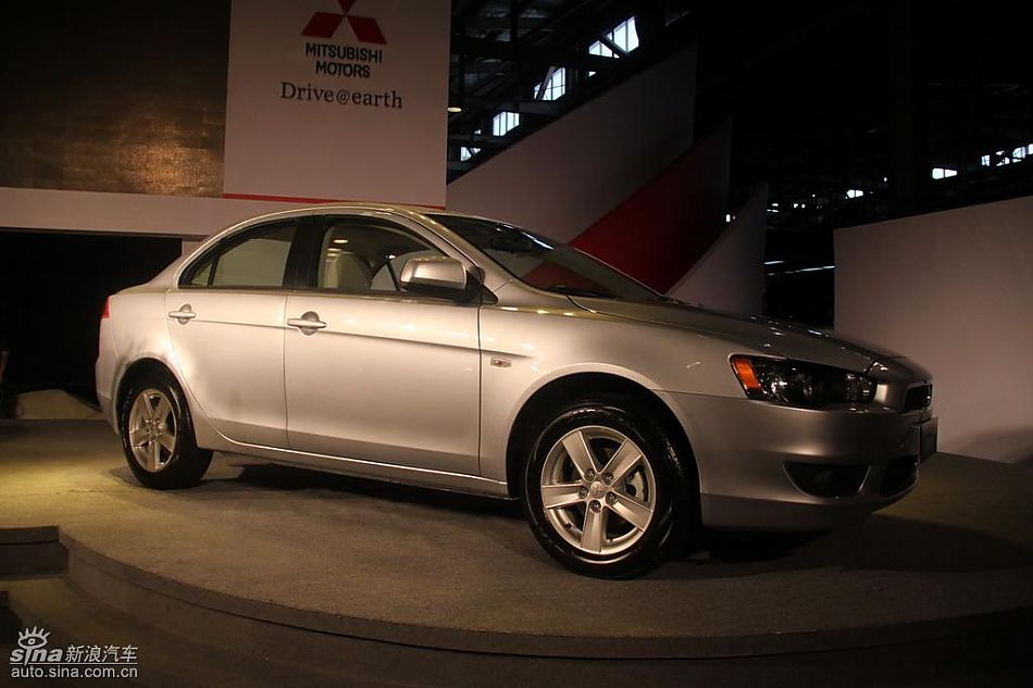 东南三菱翼神外观实拍图