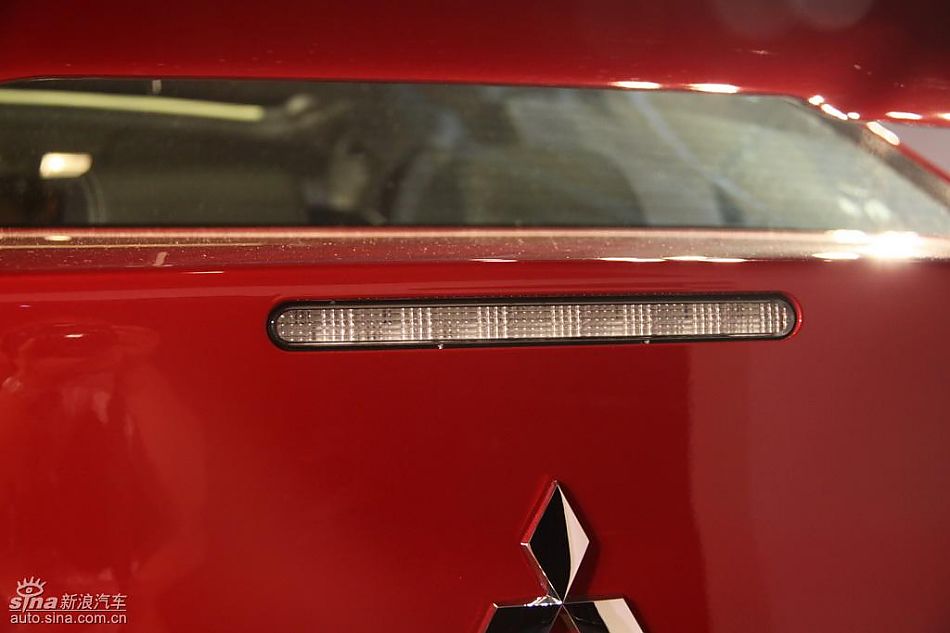 东南三菱翼神外观实拍图