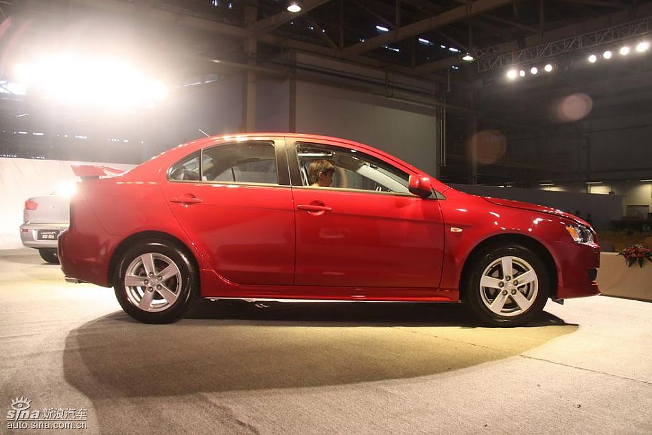 东南三菱翼神外观实拍图