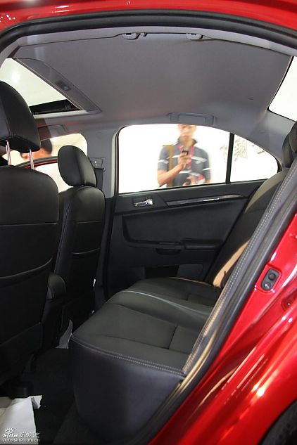 东南三菱翼神下线仪式现场新车内饰细节图