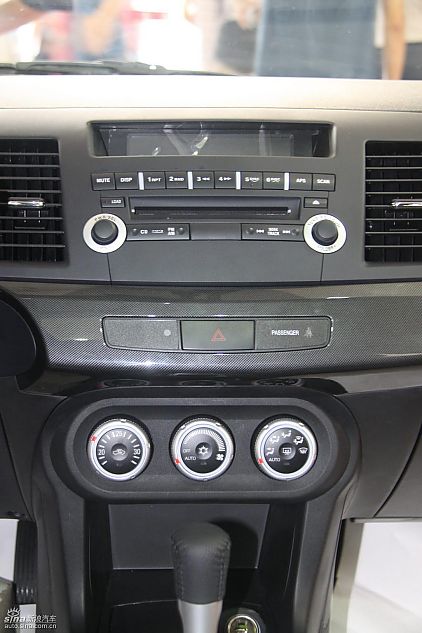 东南三菱翼神下线仪式现场新车内饰细节图