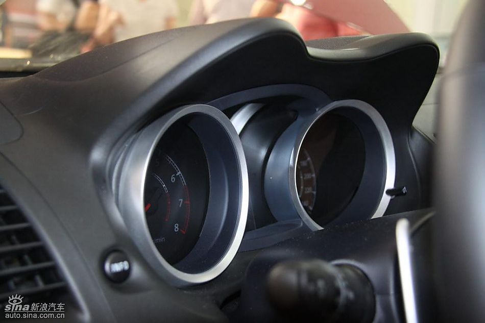 东南三菱翼神下线仪式现场新车内饰细节图