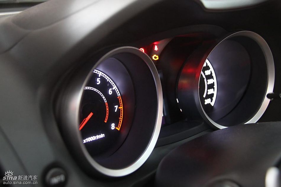 东南三菱翼神下线仪式现场新车内饰细节图