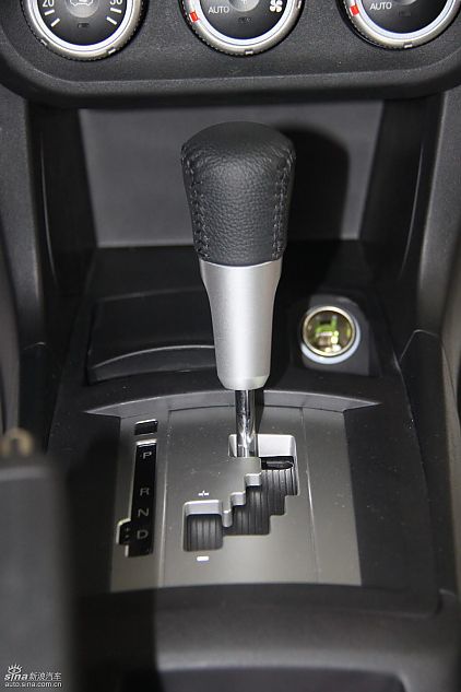 东南三菱翼神下线仪式现场新车内饰细节图