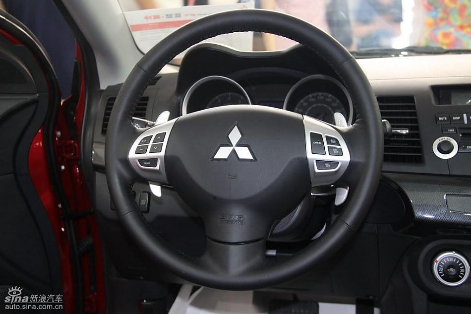 东南三菱翼神下线仪式现场新车内饰细节图