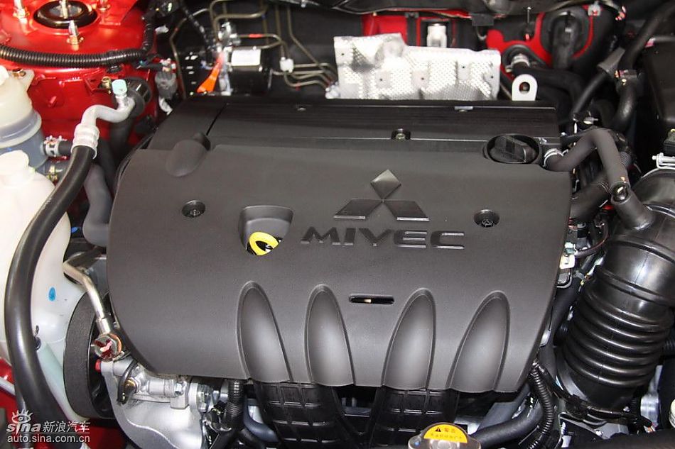 东南三菱翼神下线仪式现场新车内饰细节图