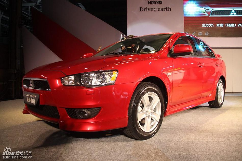 东南三菱翼神下线仪式现场新车图