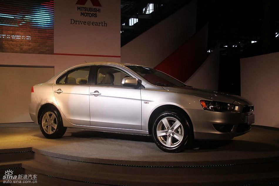 东南三菱翼神下线仪式现场新车图