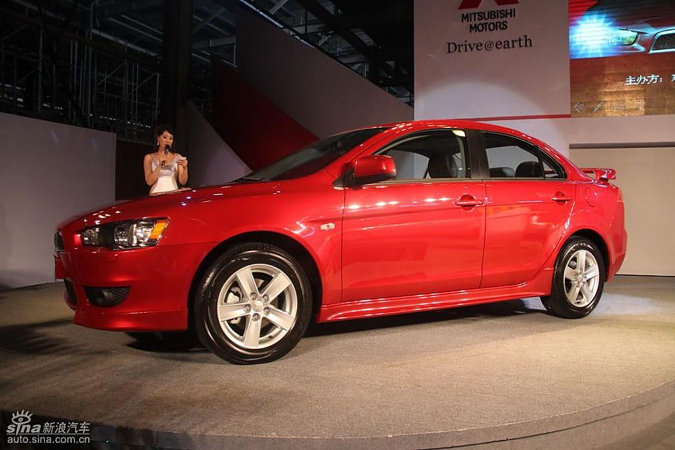 东南三菱翼神下线仪式现场新车图