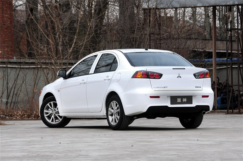 2013款 时尚版 1.8L CVT 舒适型 外观