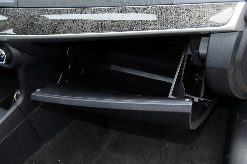 2013款 时尚版 1.8L CVT 舒适型 内饰