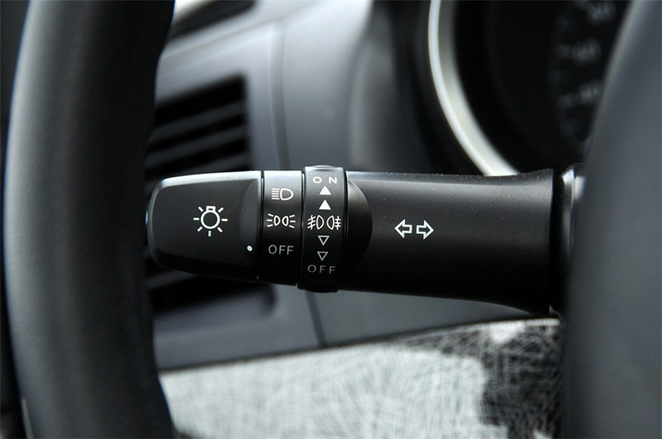 2013款 时尚版 1.8L CVT 舒适型 内饰