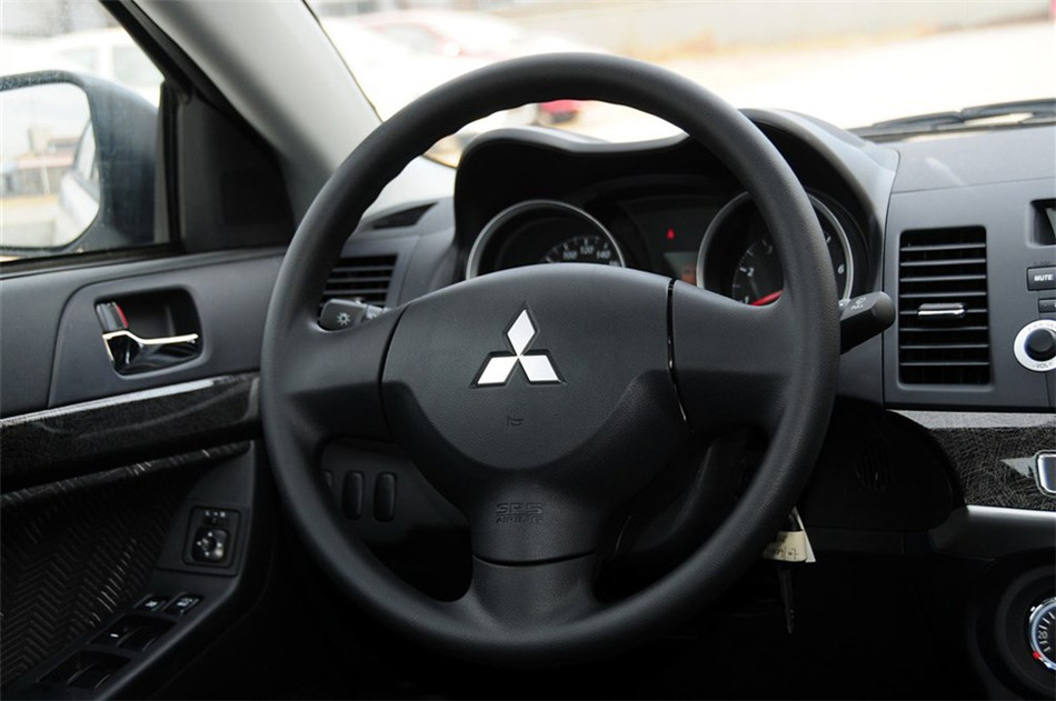 2013款 时尚版 1.8L CVT 舒适型 内饰