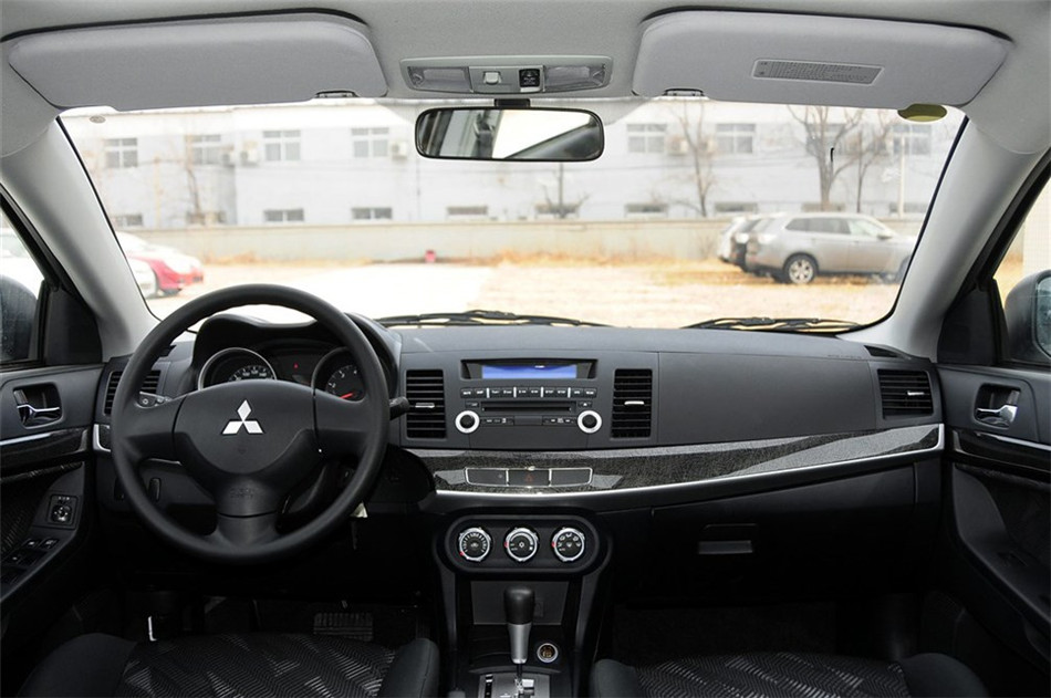 2013款 时尚版 1.8L CVT 舒适型 内饰