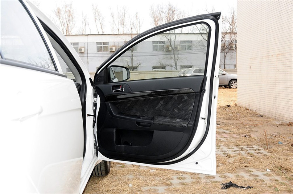 2013款 时尚版 1.8L CVT 舒适型 座椅空间