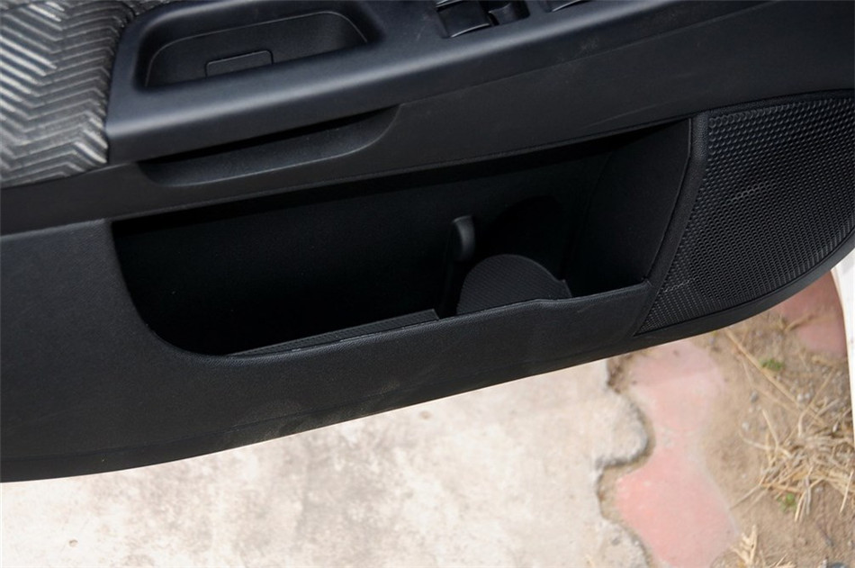 2013款 时尚版 1.8L CVT 舒适型 座椅空间