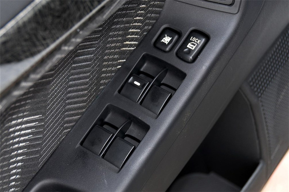 2013款 时尚版 1.8L CVT 舒适型 座椅空间