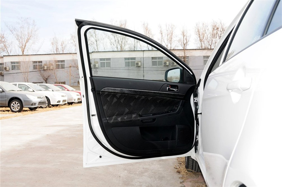 2013款 时尚版 1.8L CVT 舒适型 座椅空间