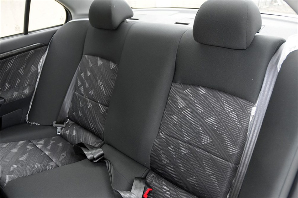 2013款 时尚版 1.8L CVT 舒适型 座椅空间