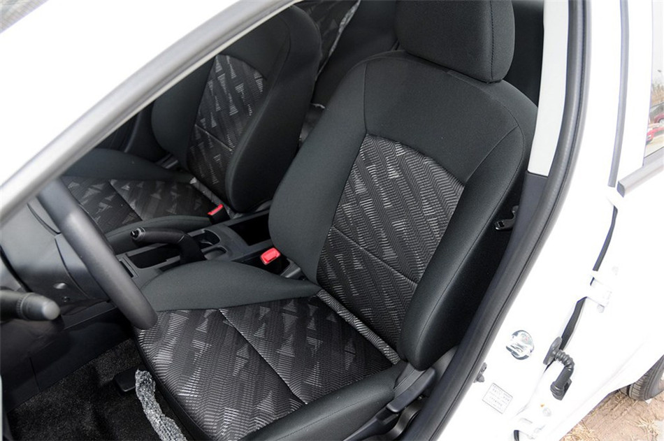 2013款 时尚版 1.8L CVT 舒适型 座椅空间