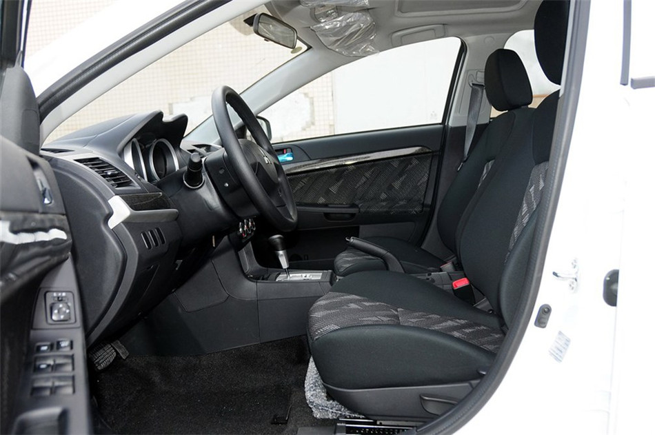 2013款 时尚版 1.8L CVT 舒适型 座椅空间
