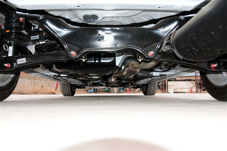 2013款 时尚版 1.8L CVT 舒适型 引擎底盘