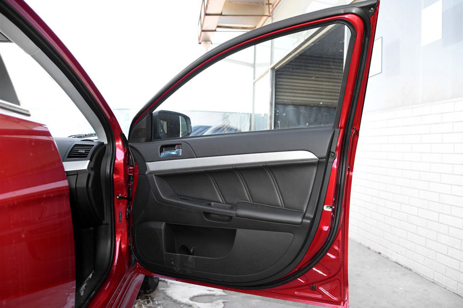 2015款 1.8L CVT致尚型 国V 座椅空间