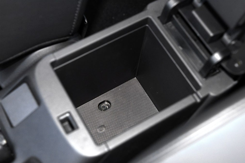 2015款 1.8L CVT致尚型 国V 座椅空间