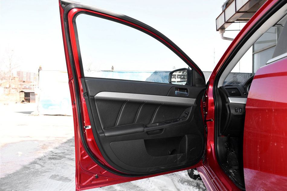 2015款 1.8L CVT致尚型 国V 座椅空间