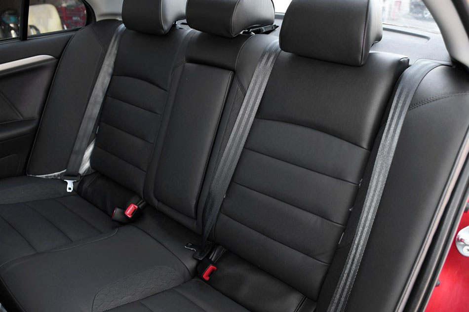 2015款 1.8L CVT致尚型 国V 座椅空间