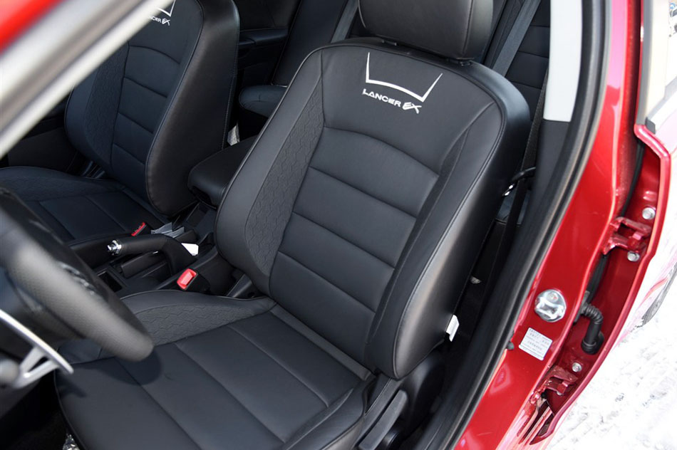 2015款 1.8L CVT致尚型 国V 座椅空间