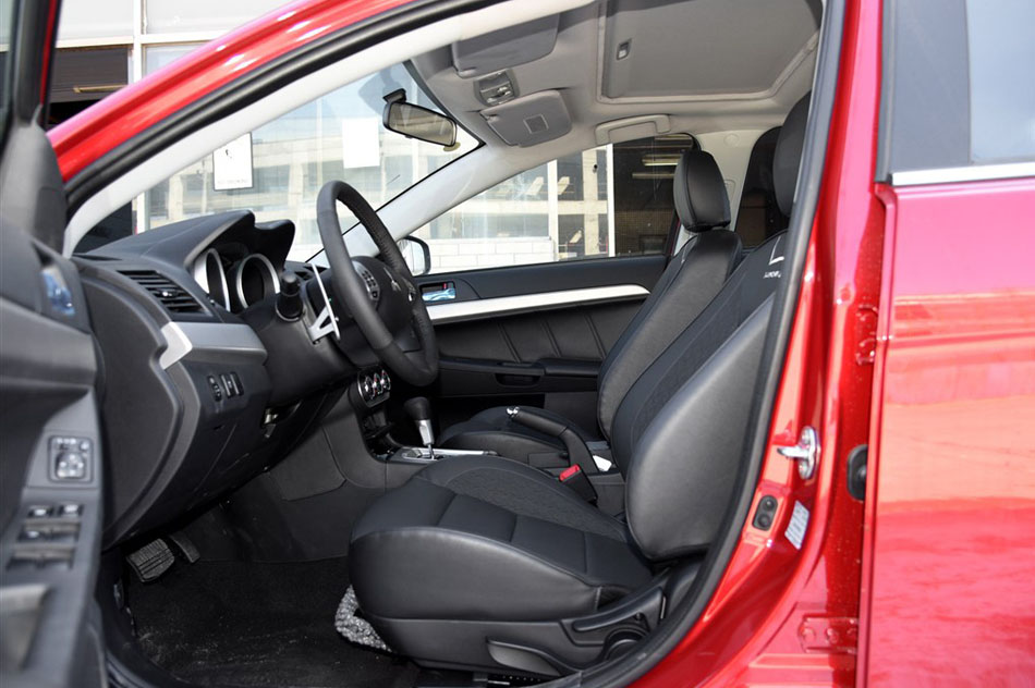 2015款 1.8L CVT致尚型 国V 座椅空间