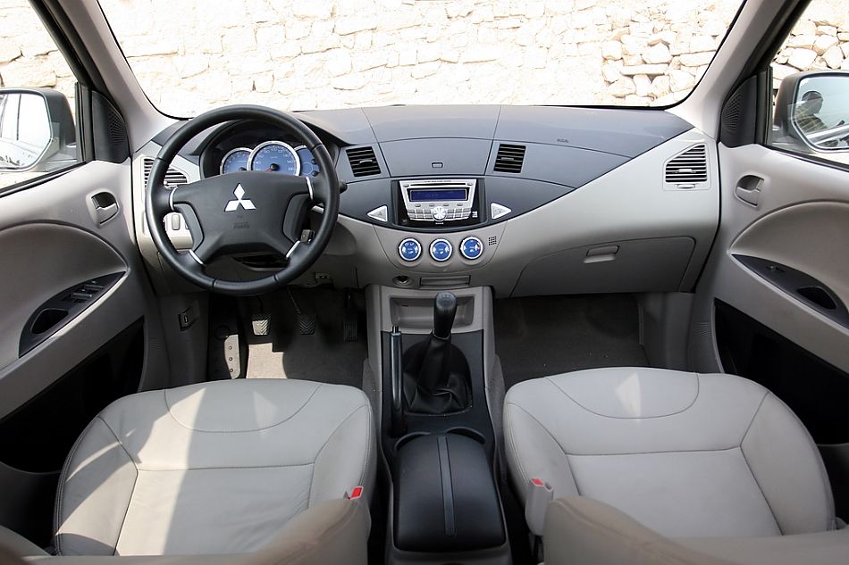 东南三菱君阁内饰实拍图