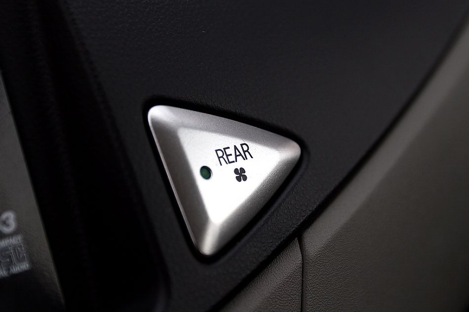 东南三菱君阁内饰实拍图